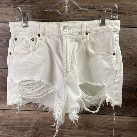 Zara Distressed White Short Bootie Jean Shorts, Size 8 - Picture 2 of 8